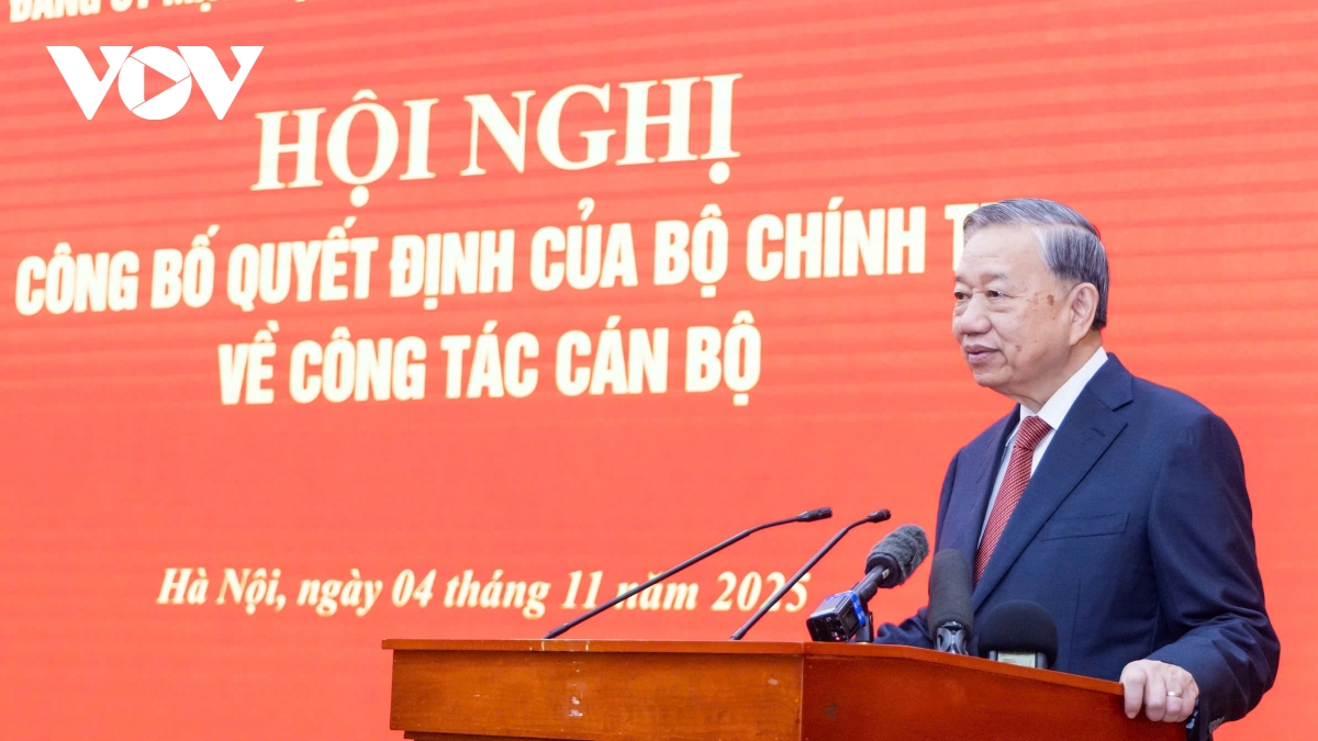 Tổng Bí thư Tô Lâm trao các quyết định của Bộ Chính trị về công tác cán bộ